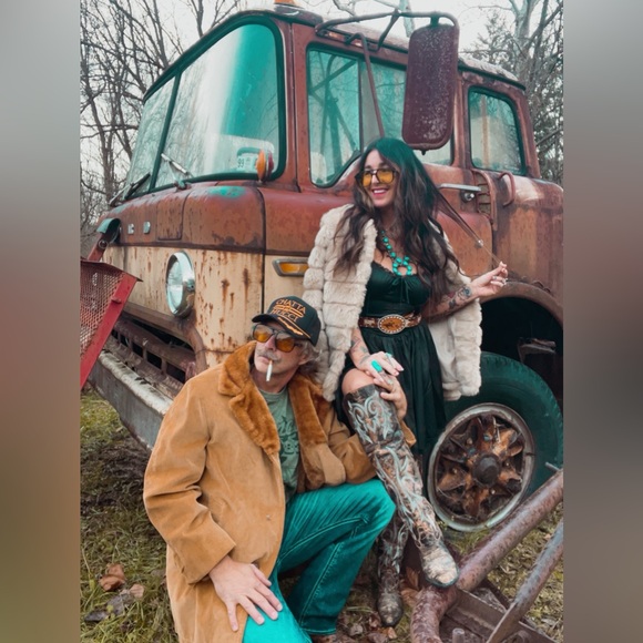 Meet your Posher, Jessica - Picture 2 of 16